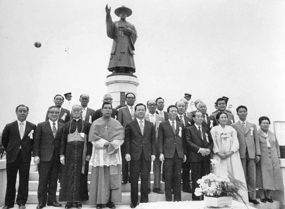 1972. 5.14 全大建 神父 銅像除幕式
