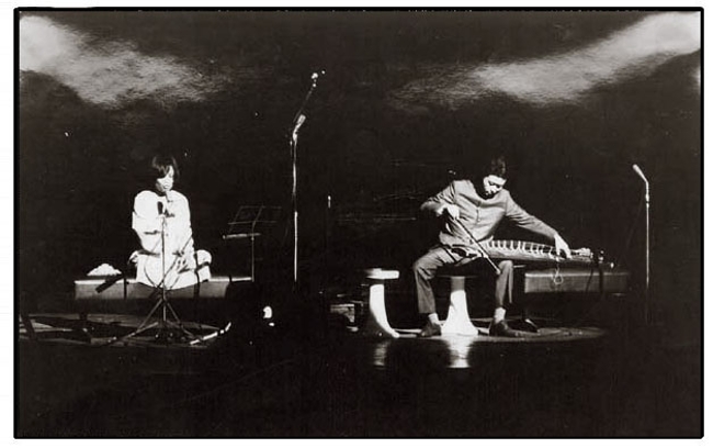 1975년 명동 국립극장에서, 미궁 초연