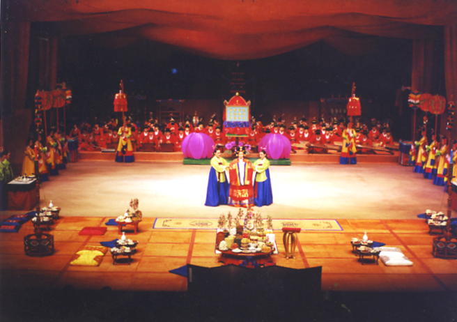 2001년 국립국악원 궁중연례악 「혜경궁 홍씨 회례연·왕조의꿈 태평서곡」에서 혜경궁 홍씨역